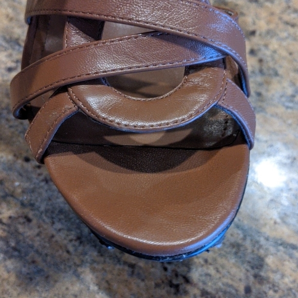 BCBG heels - Picture 5 of 8